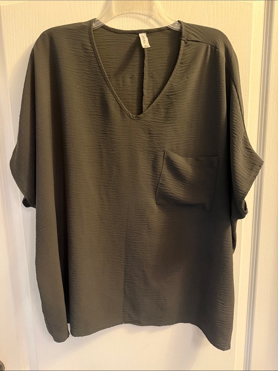 Zenana Outfitters Tops - Zenana Outfitters Olive Green V-Neck Short Sleeve Tunic with Pocket Detail